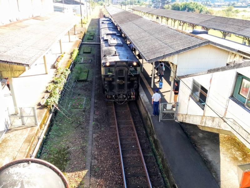 はやとの風 吉松駅に到着