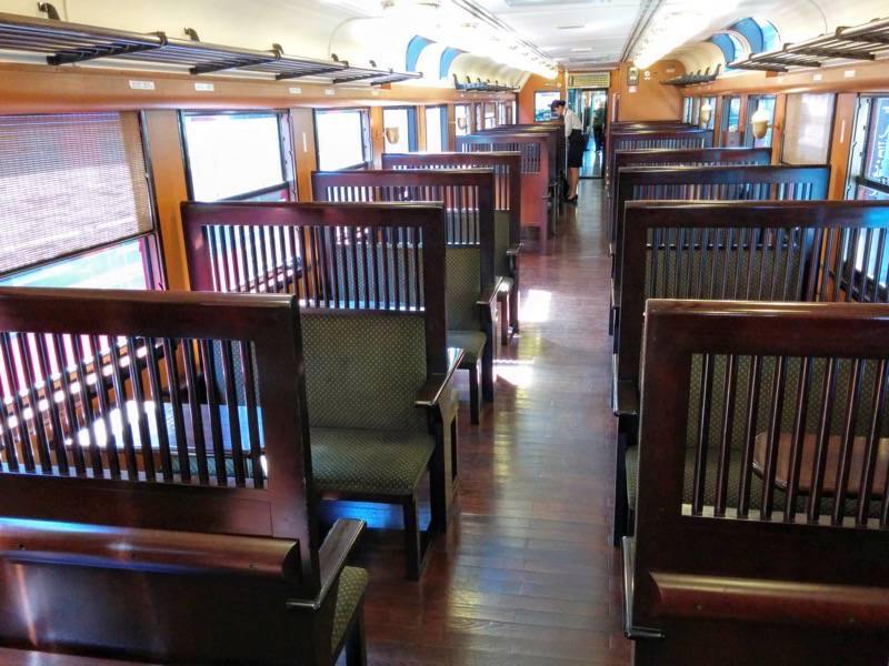 いさぶろう しんぺい ２号車内１