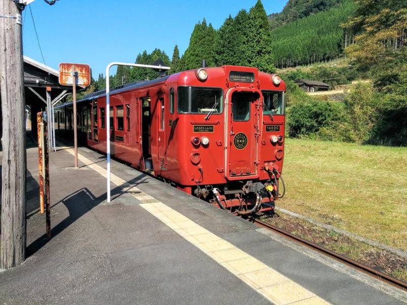 いさぶろう・しんぺい-矢岳駅にて.jpg いさぶろう しんぺい 矢岳駅にて