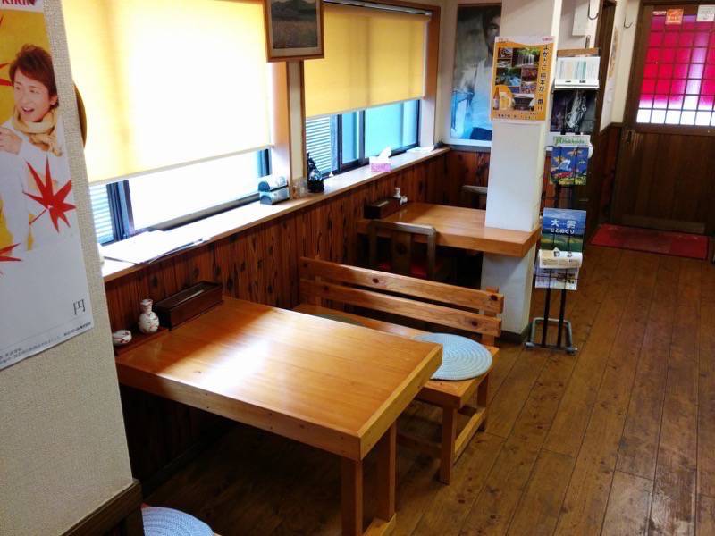 松龍軒-テーブル席.jpg 松龍軒 テーブル席