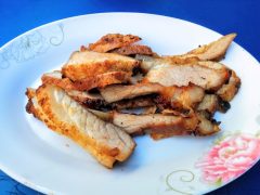 カセムラット通り近くの煙突の店で絶品コームーヤン｜タイ バンコク