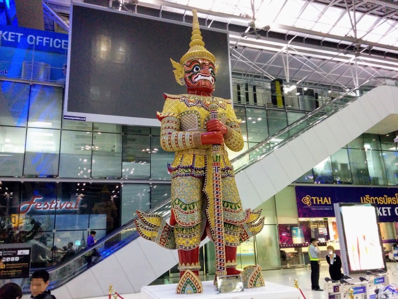 出発ロビーの像1.jpg 出発ロビーの像1