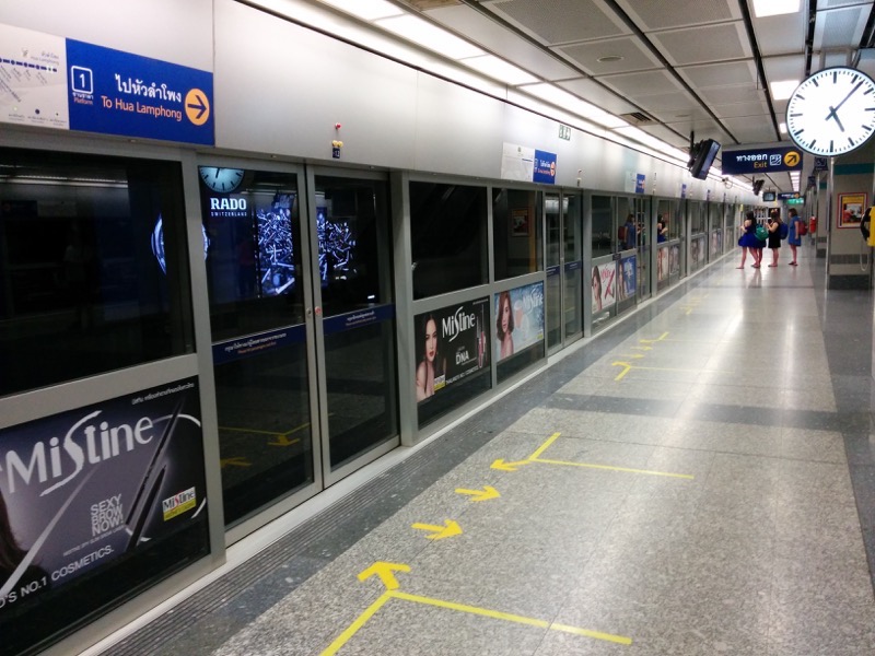 地下鉄の駅の様子.jpg 地下鉄の駅の様子