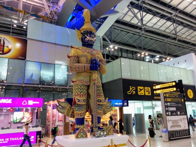 出発ロビーの像4.jpg 出発ロビーの像4