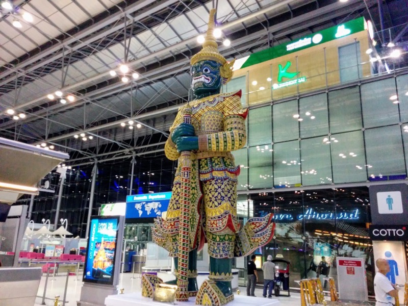 出発ロビーの像2.jpg 出発ロビーの像2