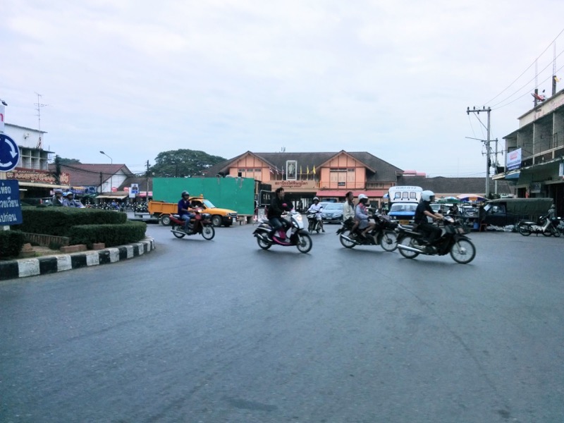 13ピサヌロークの街