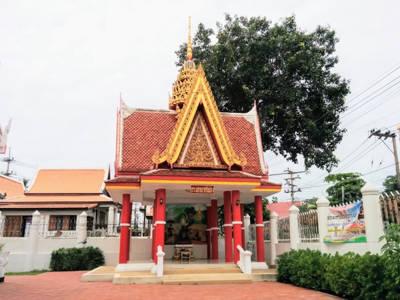 25横の礼拝堂の前のお堂