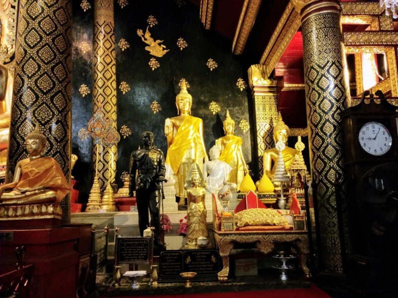 11チンナラート仏右