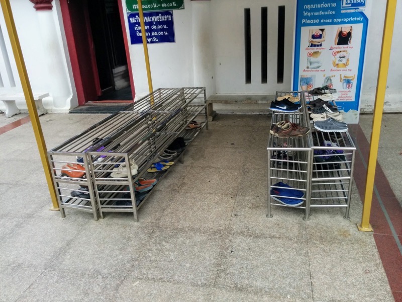 07本堂の靴置き場