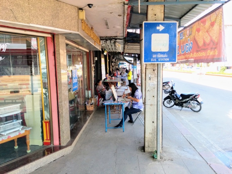 09Singhawat Rd沿いの露店