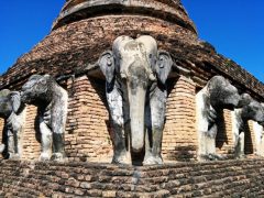 36頭の象が支えるワット チャン ローム｜タイ スコータイ