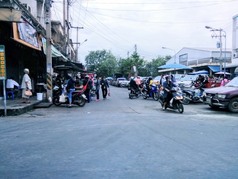 12ピサヌロークの街