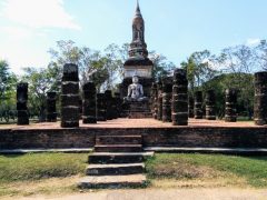 銀の池にあるワット トラパン グーン｜タイ スコータイ歴史公園