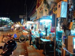 活気があるスコータイの夜｜タイ