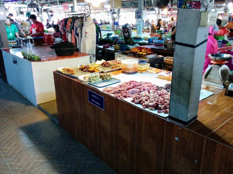 07スコータイ遺跡公園近くのマーケット