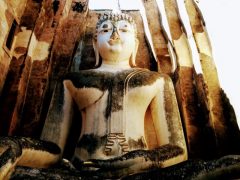 ワット シー チュムのアッチャナ仏は必見｜タイ スコータイ歴史公園