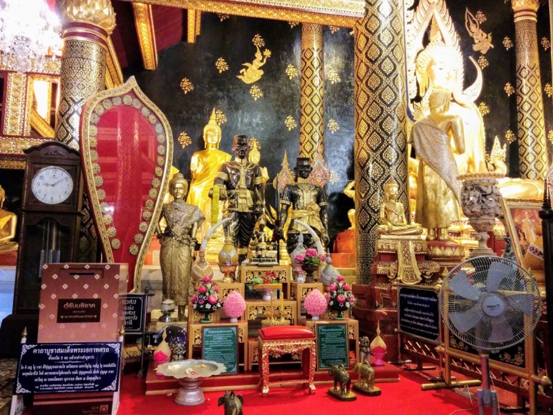 12チンナラート仏左