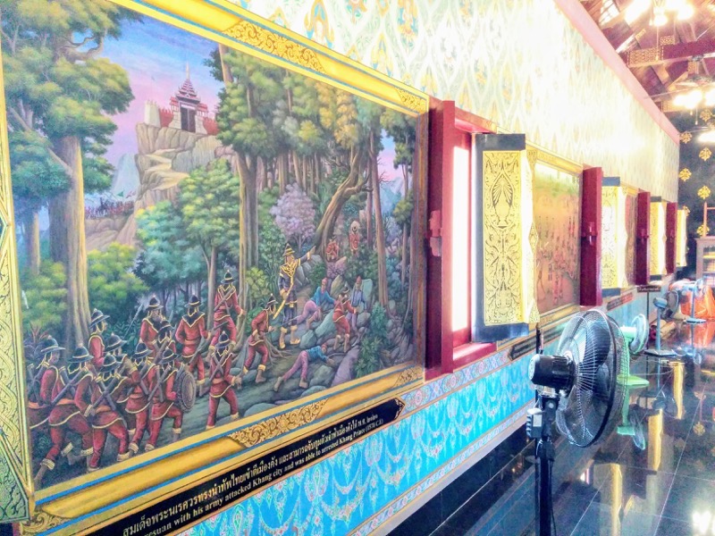 36拝殿横のお堂の絵