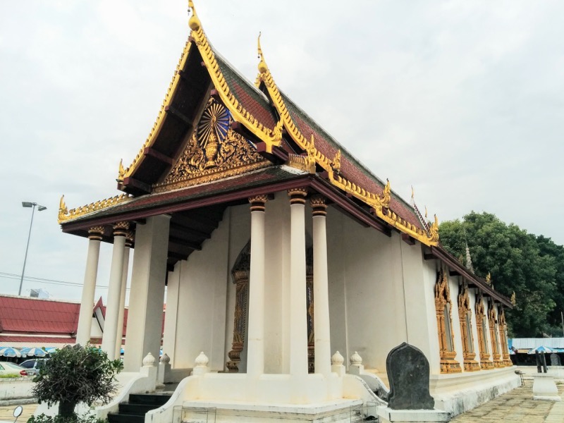 32拝殿横のお堂