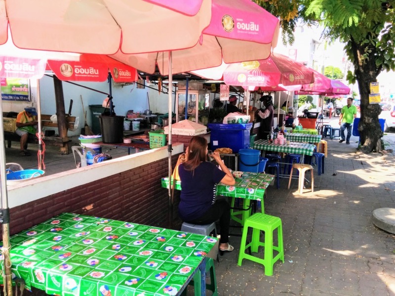 07Singhawat Rd沿いの露店