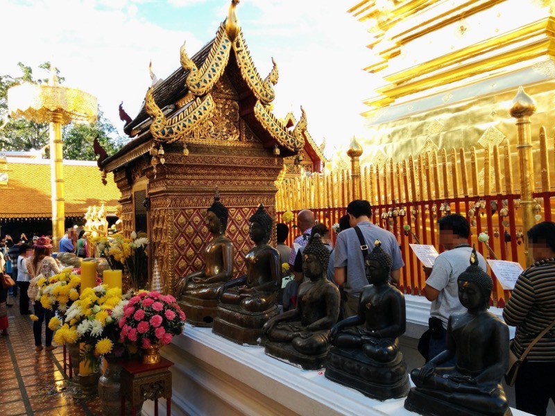 34参拝する方々.jpg 34参拝する方々