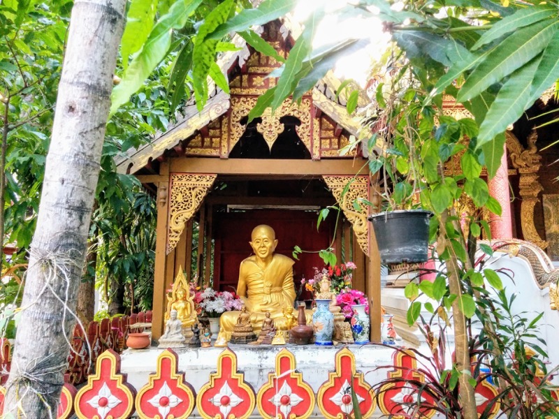 16中央の礼拝堂そばの仏像.jpg 16中央の礼拝堂そばの仏像