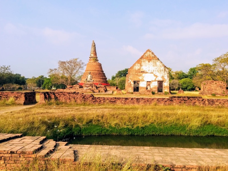 17チェディと本堂.jpg 17チェディと本堂