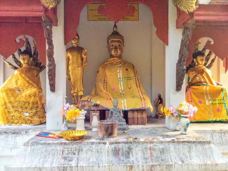 21パゴダの前の仏像.jpg 21パゴダの前の仏像