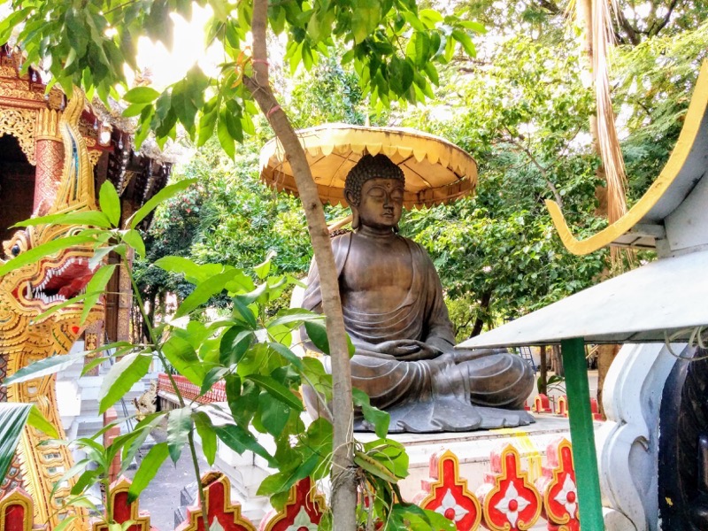 14中央の礼拝堂そばの仏像.jpg 14中央の礼拝堂そばの仏像