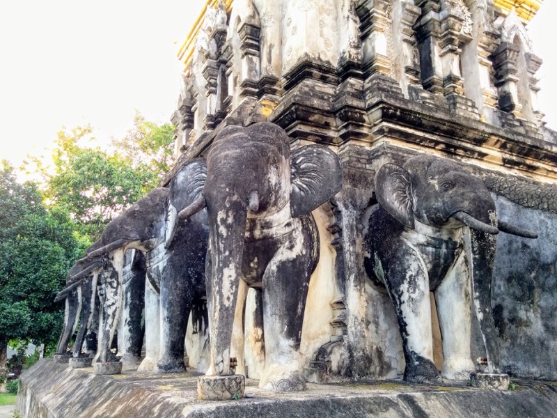 18チェディの像