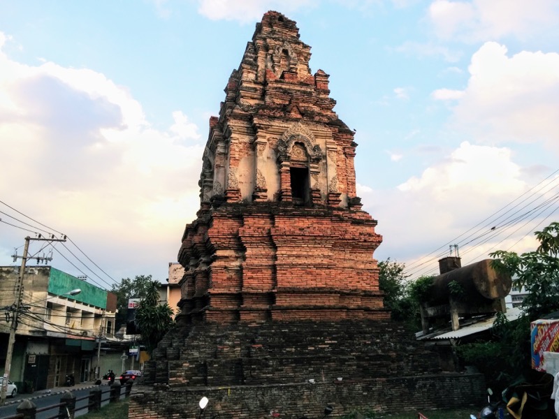 30帰りがけに見た仏塔.jpg 30帰りがけに見た仏塔