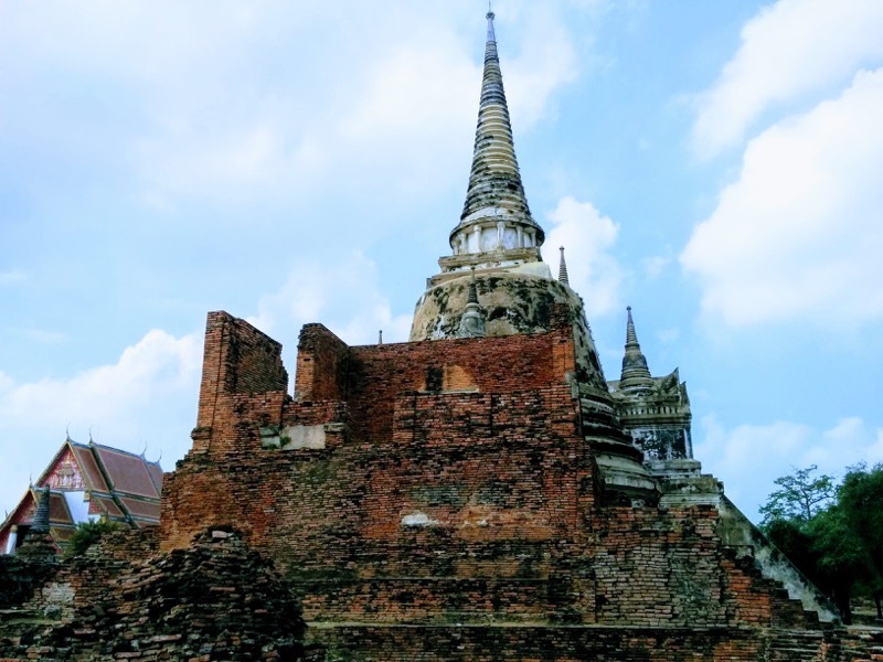 42横から見た三仏塔.jpg 42横から見た三仏塔