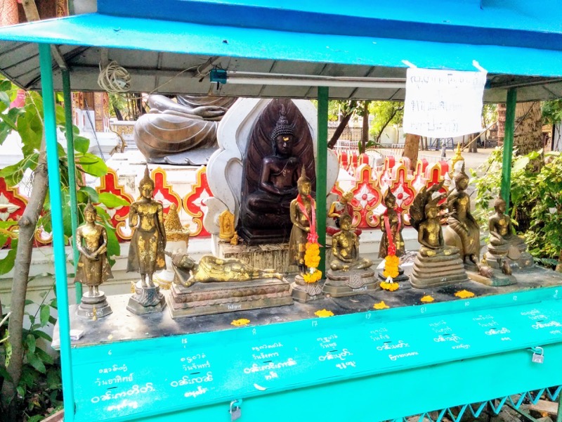 13中央の礼拝堂そばの仏像.jpg 13中央の礼拝堂そばの仏像