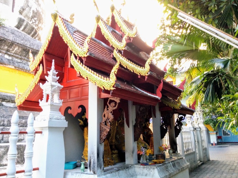 20パゴダの前の仏像.jpg 20パゴダの前の仏像