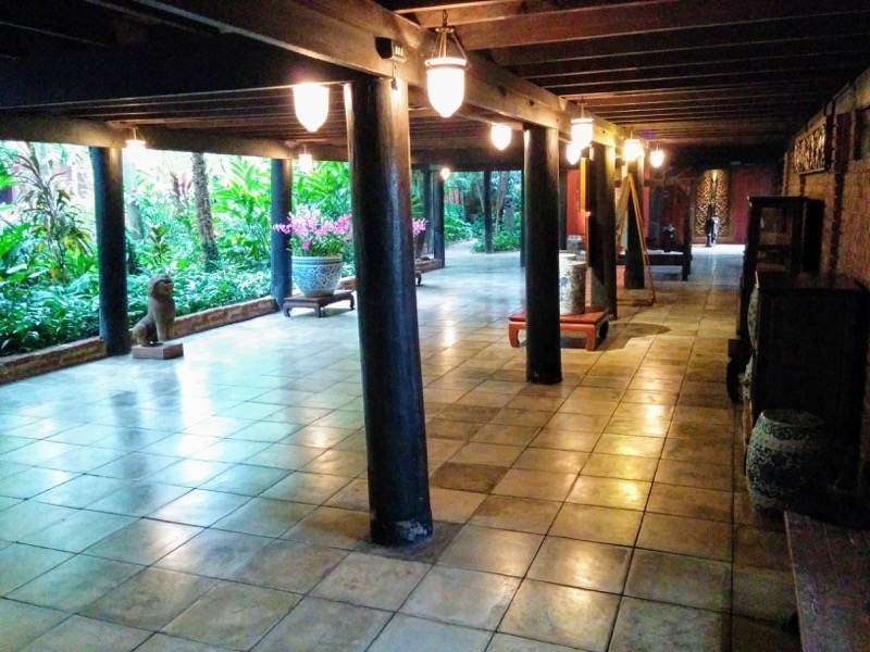 28ジム・トンプソンの家床下.jpg 28ジム トンプソンの家床下