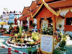 チェンマイ旧市街内のワット・ダボ・パイとワット・パー・ボン｜タイ