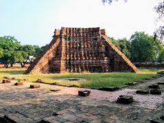 変わった建物があるワット・ウォラ・ポー｜タイ アユタヤ歴史公園