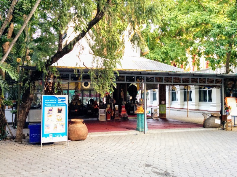 09仏像のある建物.jpg 09仏像のある建物