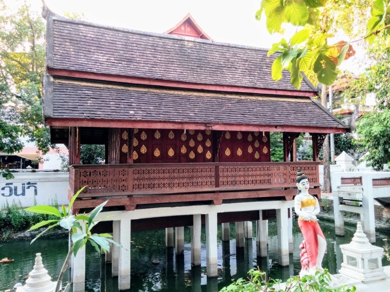 19プラ メートラニーとお堂