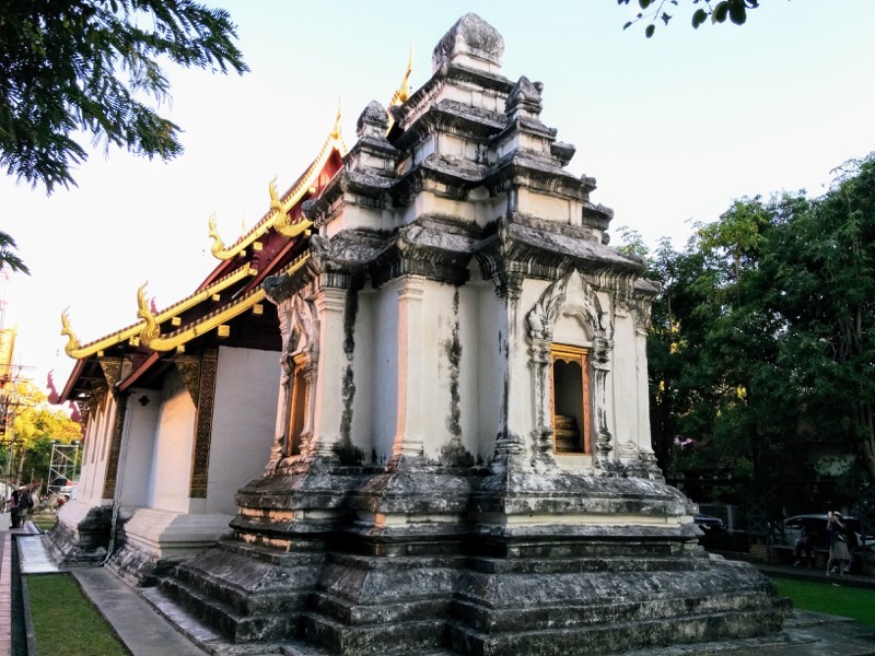 30ライカム礼拝堂裏の仏塔