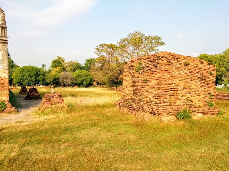 11周囲の建物跡.jpg 11周囲の建物跡