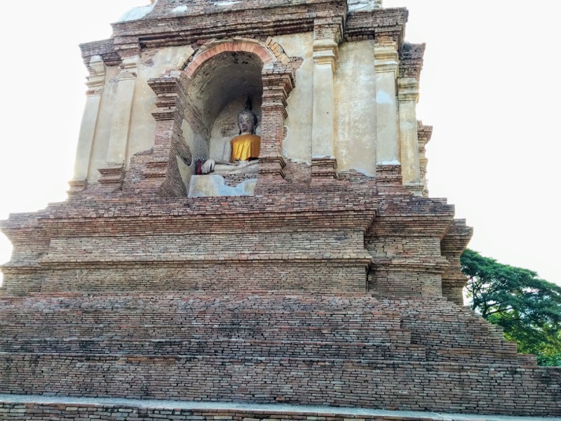 24チェディの仏像