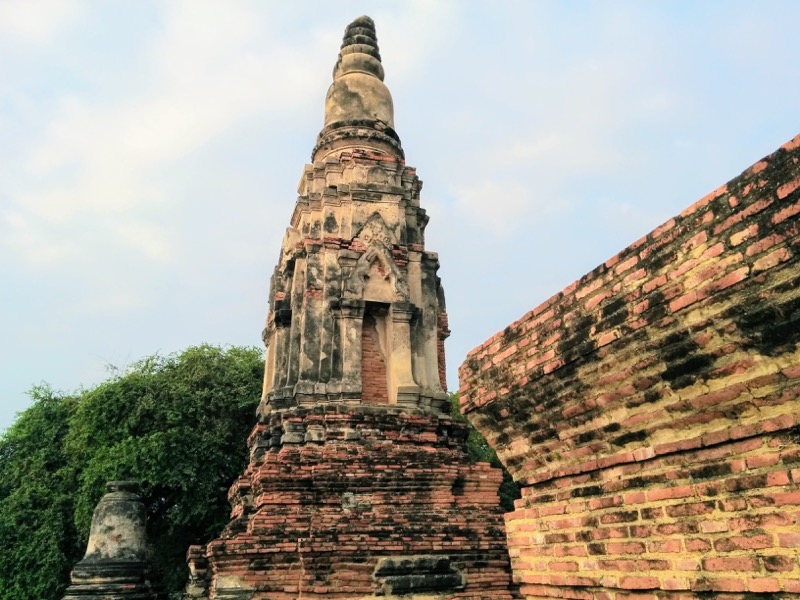 34脇の仏塔.jpg 34脇の仏塔