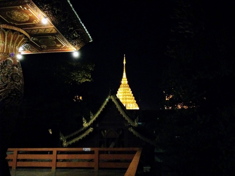 24展望台から見た黄金のチェディ