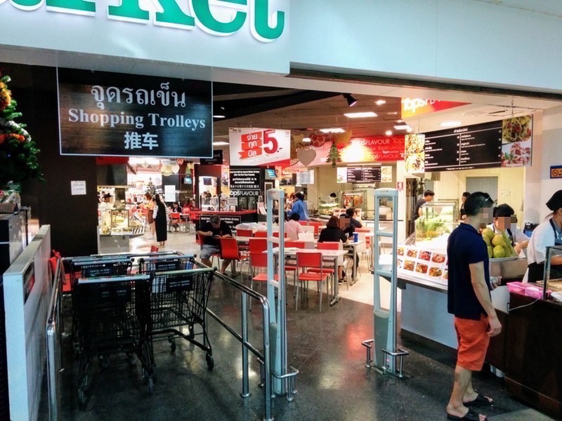 01フードコート