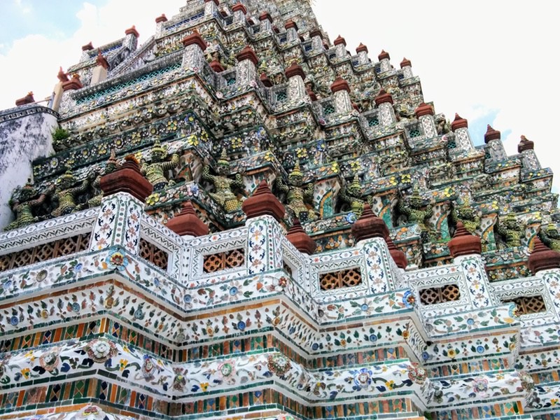 16大仏塔のヤックとモック