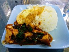 ラマ４世通りの食堂で夕食｜タイ バンコク