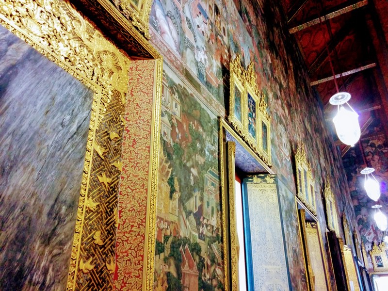 05涅槃仏殿内１