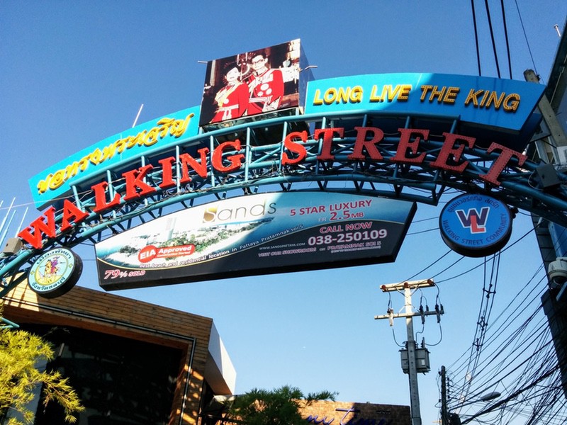 08 ウォーキングストリート昼