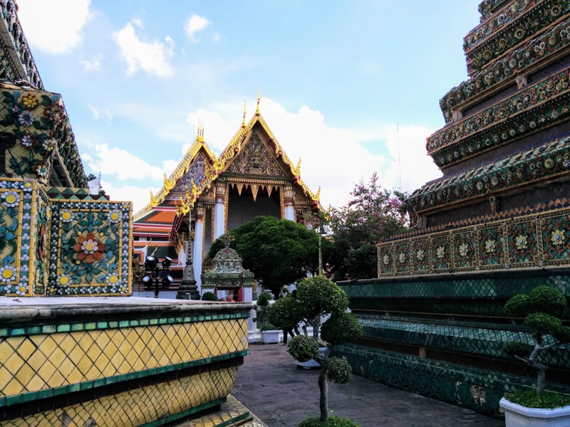 26四色の仏塔から見た本堂１